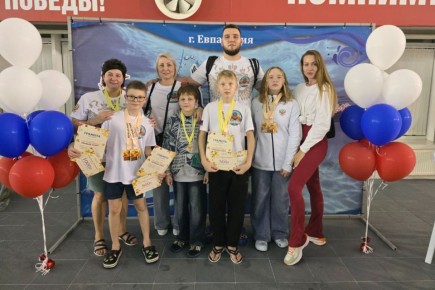 Феодосийские пловцы завоевали золото, серебро и бронзу на стартах в Евпатории