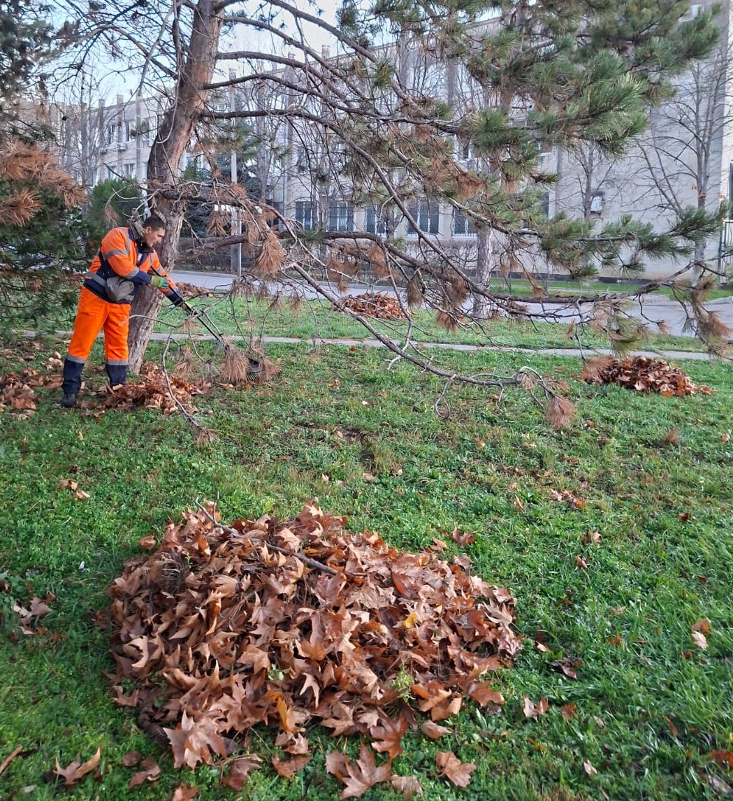 Сотрудники МБУ «Город» неустанно трудятся, чтобы наш Симферополь оставался чистым и уютным! Сотрудники МБУ «Город» неустанно трудятся, чтобы наш Симферополь оставался чистым и уютным!