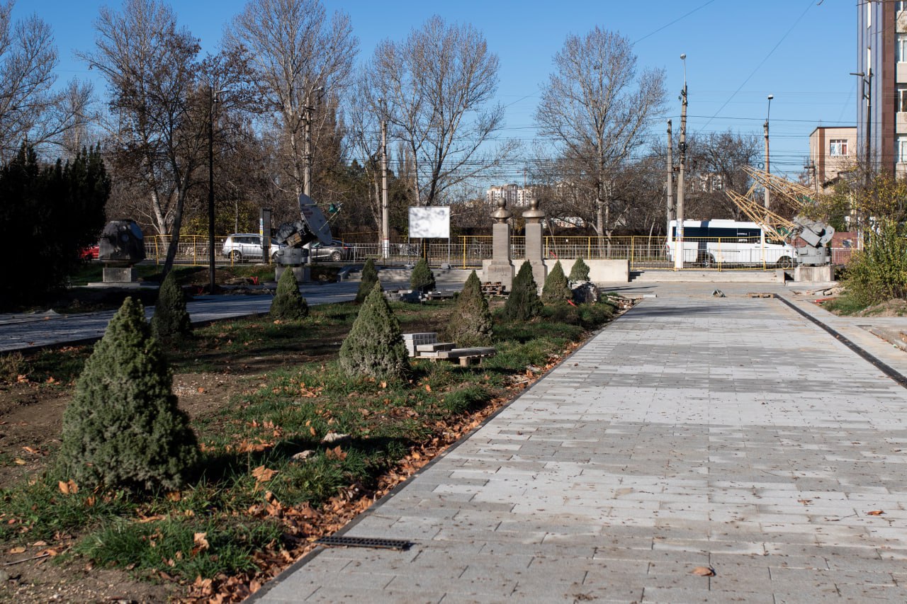В Симферополе благоустраивают Гагаринский парк