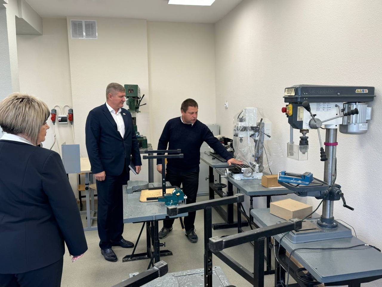 Михаил Шеремет: В рамках парламентского контроля, согласно поручению Президента РФ Путина В.В., с рабочей поездкой посетил ряд школ города Симферополя Михаил Шеремет: В рамках парламентского контроля, согласно поручению Президента РФ Путина В.В., с рабочей поездкой посетил ряд школ города Симферополя