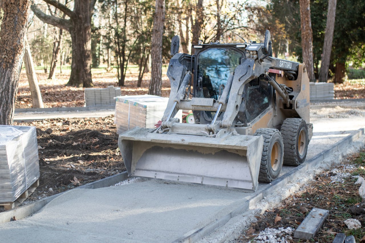 В Симферополе благоустраивают Гагаринский парк В Симферополе благоустраивают Гагаринский парк