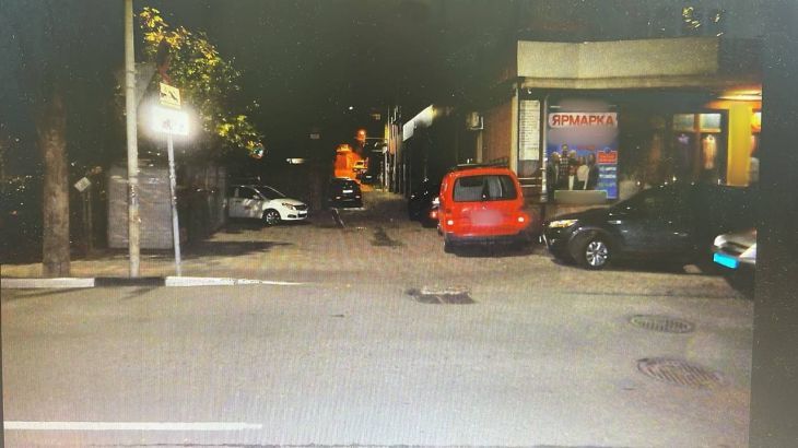 Ялтинец пытался поджечь четыре автомобиля и торговый павильон