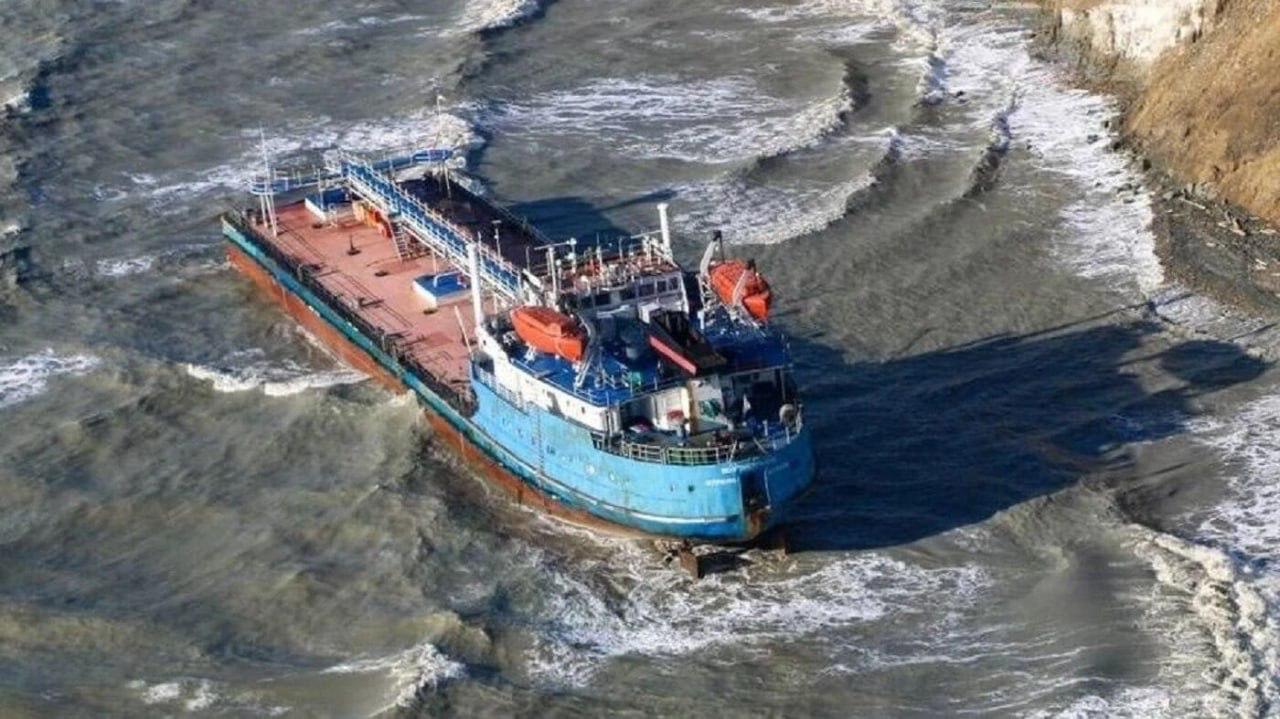 Владельцев затонувшего в Черном море нефтетанкера "Волгонефть-212" обязали выплатить 49,5 миллиардов рублей ущерба