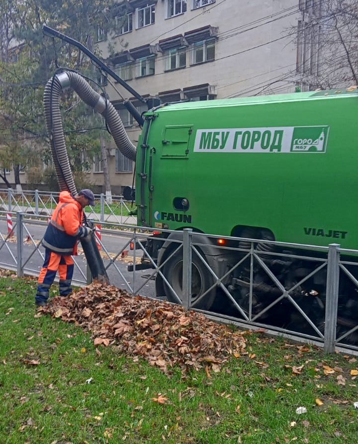 Сотрудники МБУ «Город» неустанно трудятся, чтобы наш Симферополь оставался чистым и уютным! Сотрудники МБУ «Город» неустанно трудятся, чтобы наш Симферополь оставался чистым и уютным!