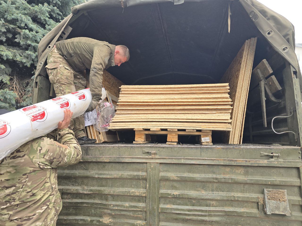 Очередной гуманитарный груз для полевого госпиталя передали крымчане