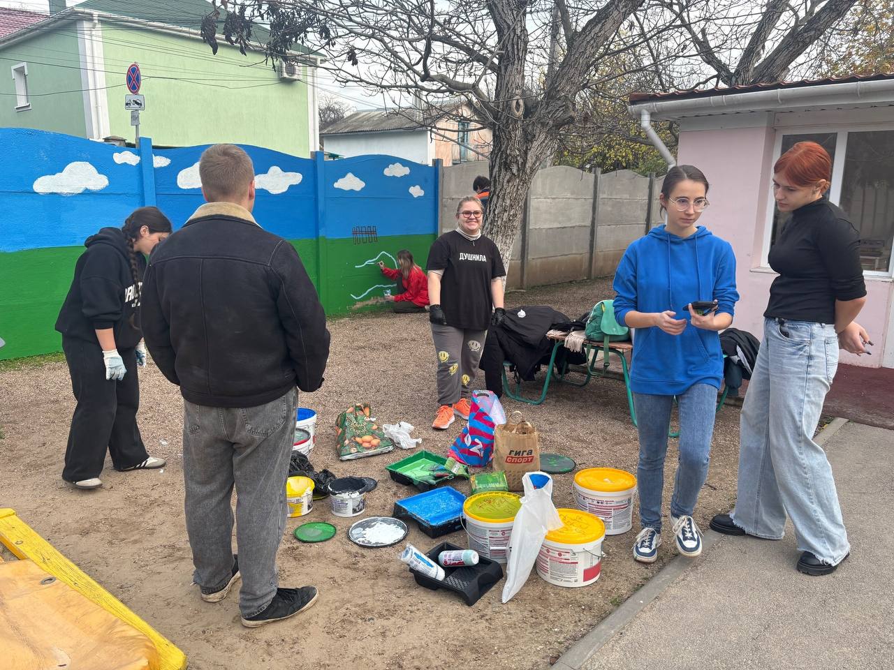 Молодёжка Народного фронта продолжает работу в рамках проекта «Яркое детство» Молодёжка Народного фронта продолжает работу в рамках проекта «Яркое детство»