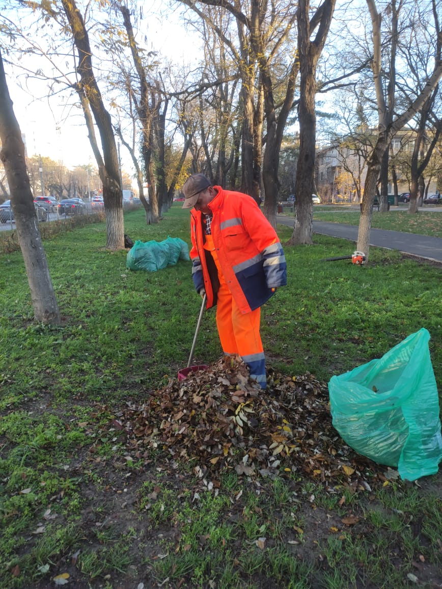 Сотрудники МБУ «Город» неустанно трудятся, чтобы наш Симферополь оставался чистым и уютным! Сотрудники МБУ «Город» неустанно трудятся, чтобы наш Симферополь оставался чистым и уютным!
