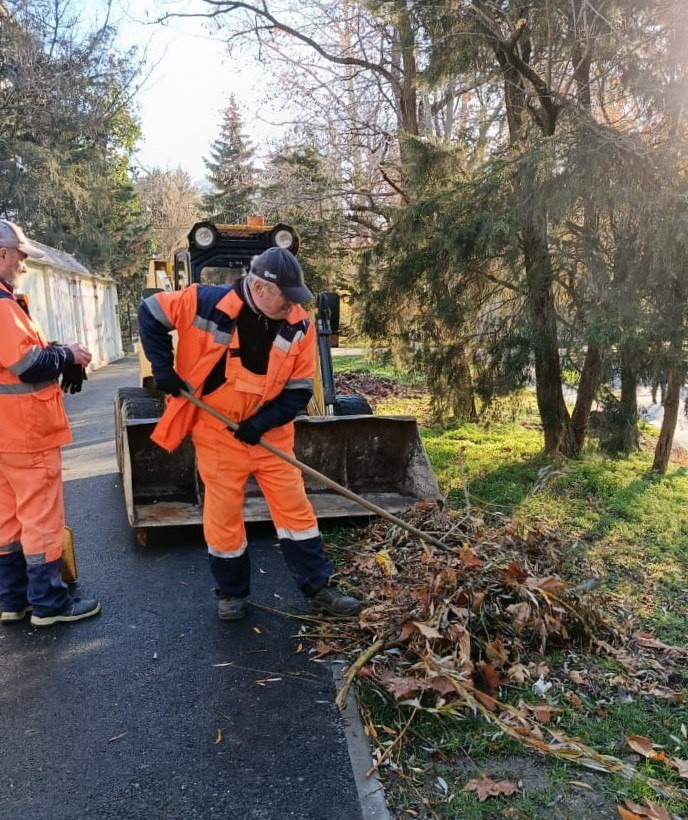 Сотрудники МБУ «Город» неустанно трудятся, чтобы наш Симферополь оставался чистым и уютным! Сотрудники МБУ «Город» неустанно трудятся, чтобы наш Симферополь оставался чистым и уютным!