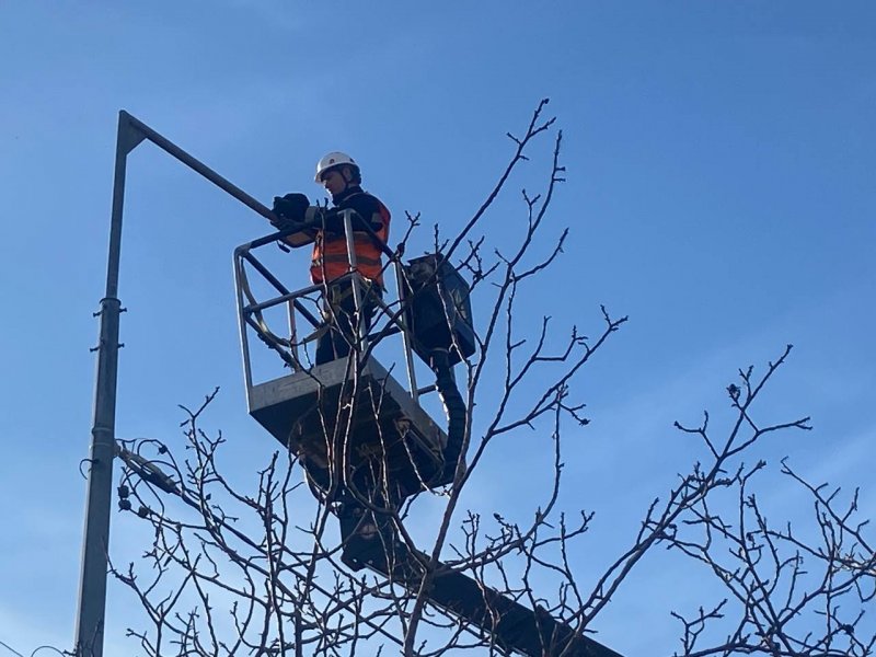 «Горсвет» обновляет наружное освещение дороги-дублера на проспекте Героев Сталинграда «Горсвет» обновляет наружное освещение дороги-дублера на проспекте Героев Сталинграда