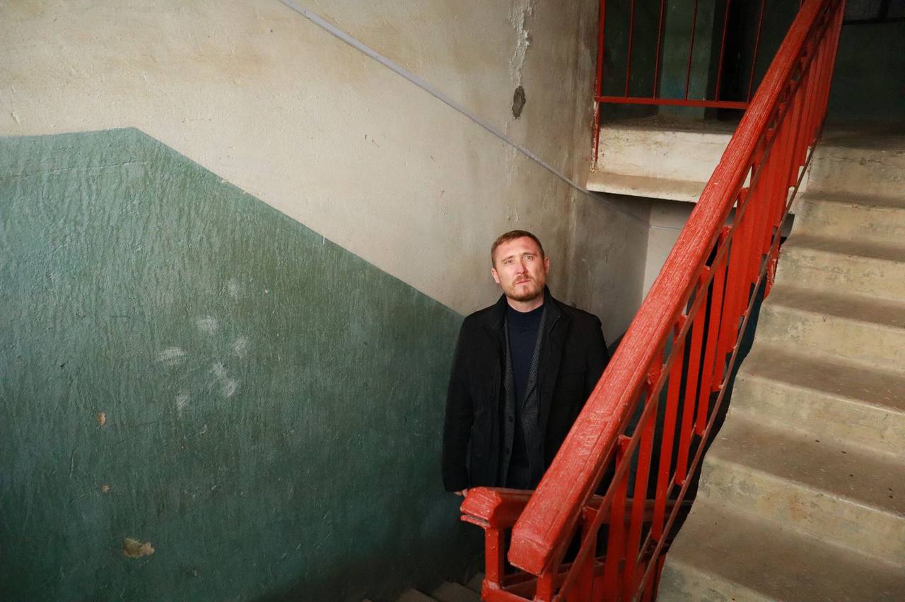 Дмитрий Чумаков: Во время объезда в селе Зеленогорское посмотрел подъезды многоквартирных домов, которые требуют ремонта Дмитрий Чумаков: Во время объезда в селе Зеленогорское посмотрел подъезды многоквартирных домов, которые требуют ремонта