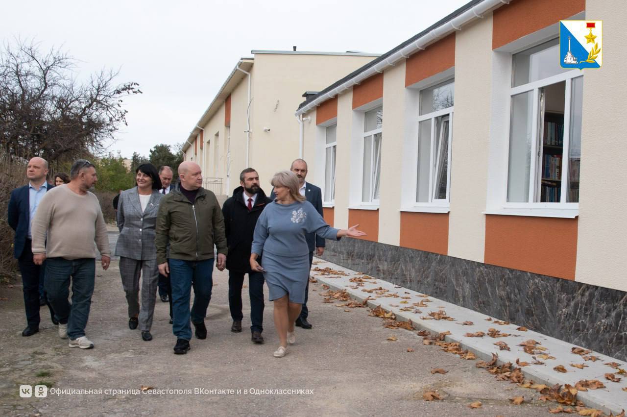 Губернатор Михаил Развожаев проверил ход капремонта в школе №34