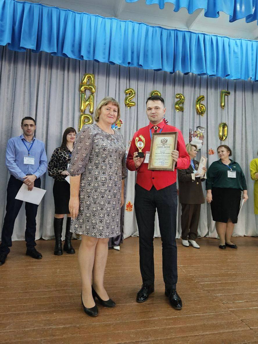 Александр Юрьев: Поздравляю директора средней школы № 14 Константина Минаева, ставшего призёром Республиканского конкурса «Директор года», с новым достижением в профессиональной деятельности!