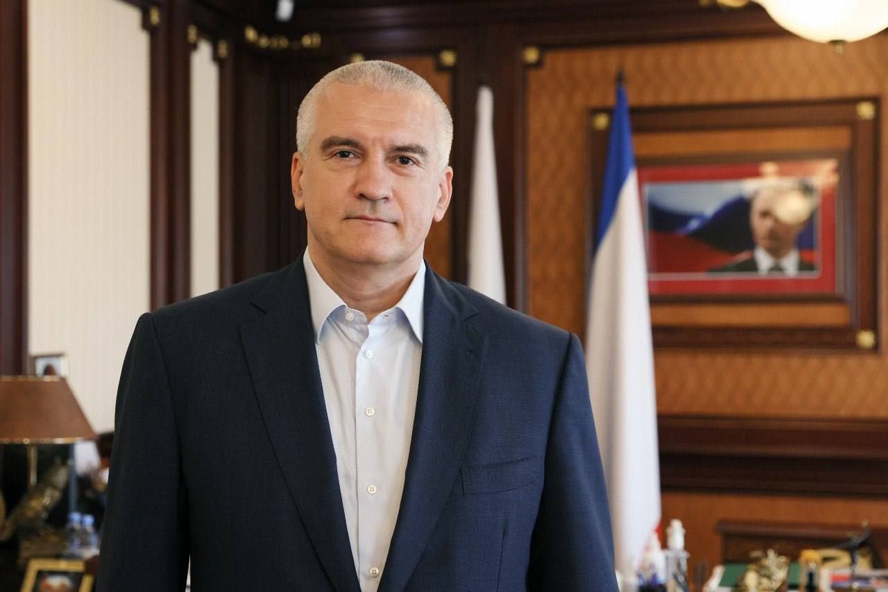 Сегодня свой день рождения отмечает Глава Республики Крым Сергей Валерьевич Аксёнов - целеустремленный и преданный интересам людей руководитель с огромным бесценным опытом!