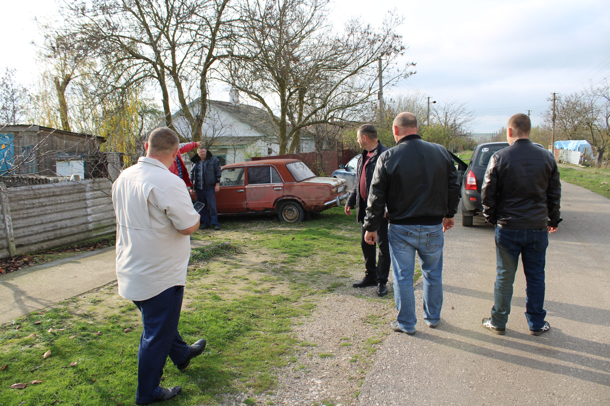 Игорь Крутьков: В рамках встреч с главами муниципальных образований района состоялся выезд в село Кирово, где побеседовал с главой поселения Андреем Сосуновичем Игорь Крутьков: В рамках встреч с главами муниципальных образований района состоялся выезд в село Кирово, где побеседовал с главой поселения Андреем Сосуновичем
