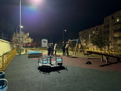 Кирилл Чебышев: В этот вечер среды вместе с заместителем главы администрации Вазгеном Карапетяном, заместителем председателя горсовета Эльдаром Османовым и депутатом Максимом Макарцевым посетили переулок Серный в Судаке