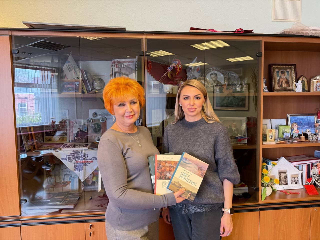 Анастасия Гридчина: Передала в дар дорогой и любимой Крымской республиканской универсальной научной библиотеке им. И.Я. Франко книги изданные по инициативе Федеральной национально-культурной автономии «Украинцы России» и...