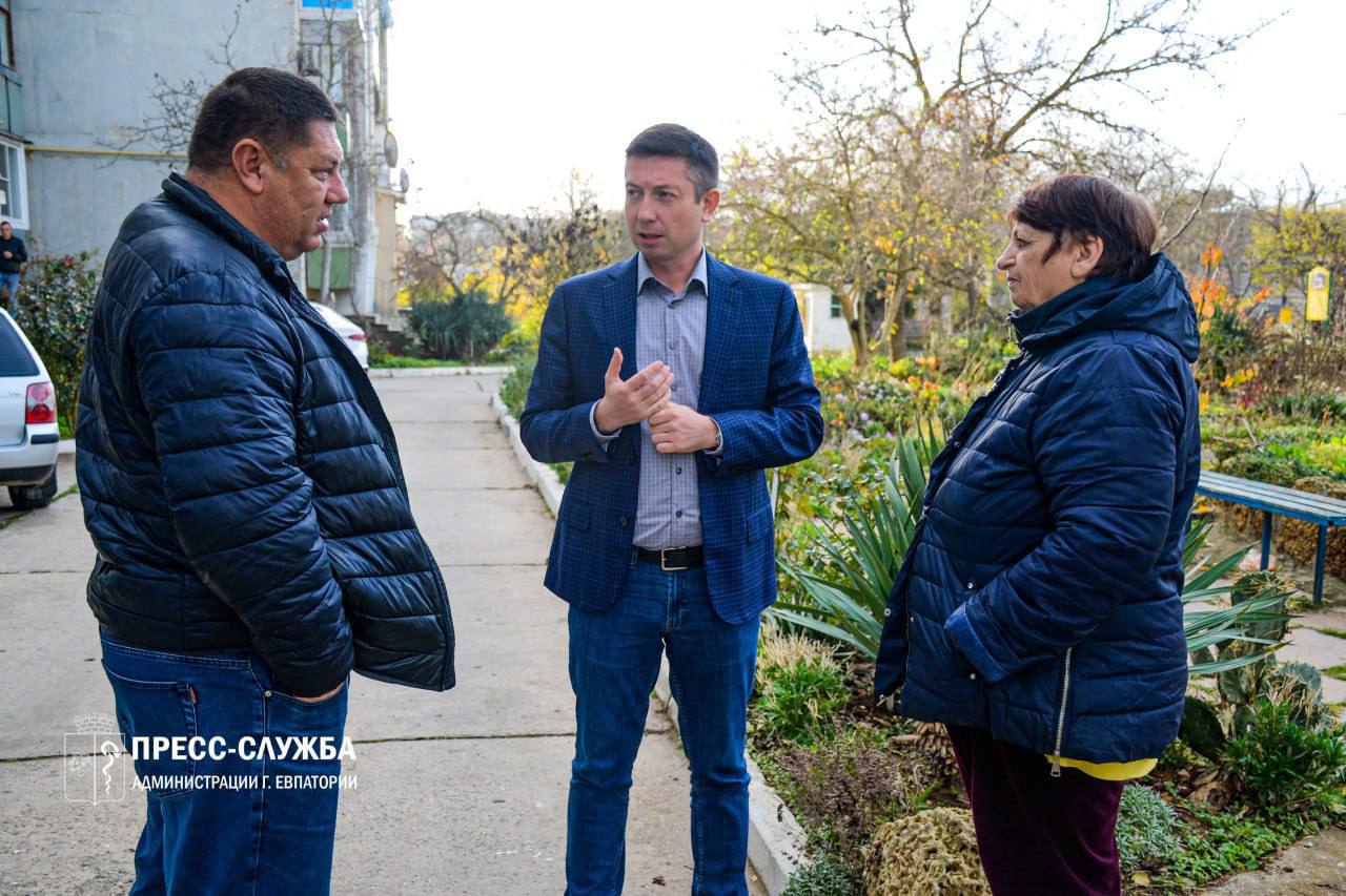 Александр Юрьев: С сегодняшнего дня мои заместители начали обход многоквартирных домов Евпатории с целью проверки качества услуг, оказываемых управляющими компаниями