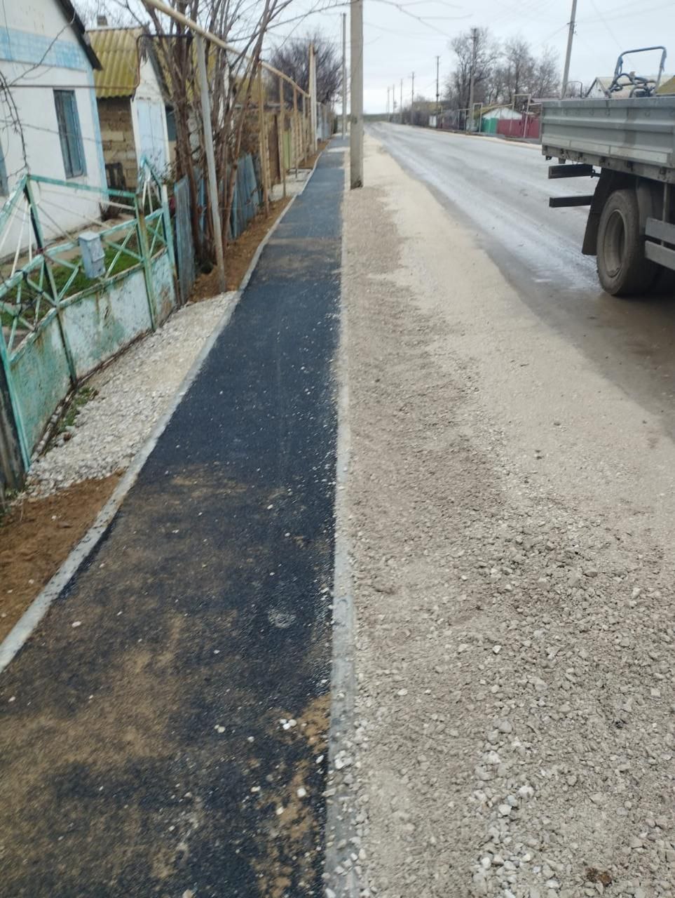 Благодаря национальному проекту «Инфраструктура для жизни» ремонтируется участок автомобильной дороги общего пользования межмуниципального значения Граница с Херсонской областью - Армянск до Перекопа протяженность – 1,6 км Благодаря национальному проекту «Инфраструктура для жизни» ремонтируется участок автомобильной дороги общего пользования межмуниципального значения Граница с Херсонской областью - Армянск до Перекопа протяженность – 1,6 км