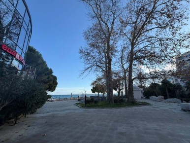 В Ялте продолжается благоустройство сквера «Городской сад»