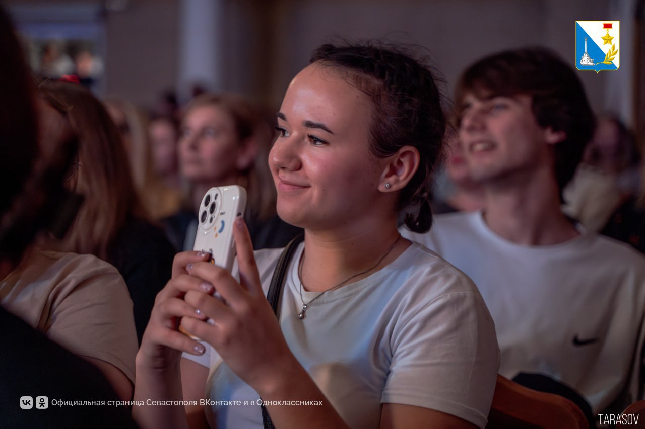 На сцене севастопольского центра культуры и искусств прошёл финал официальной лиги КВН На сцене севастопольского центра культуры и искусств прошёл финал официальной лиги КВН