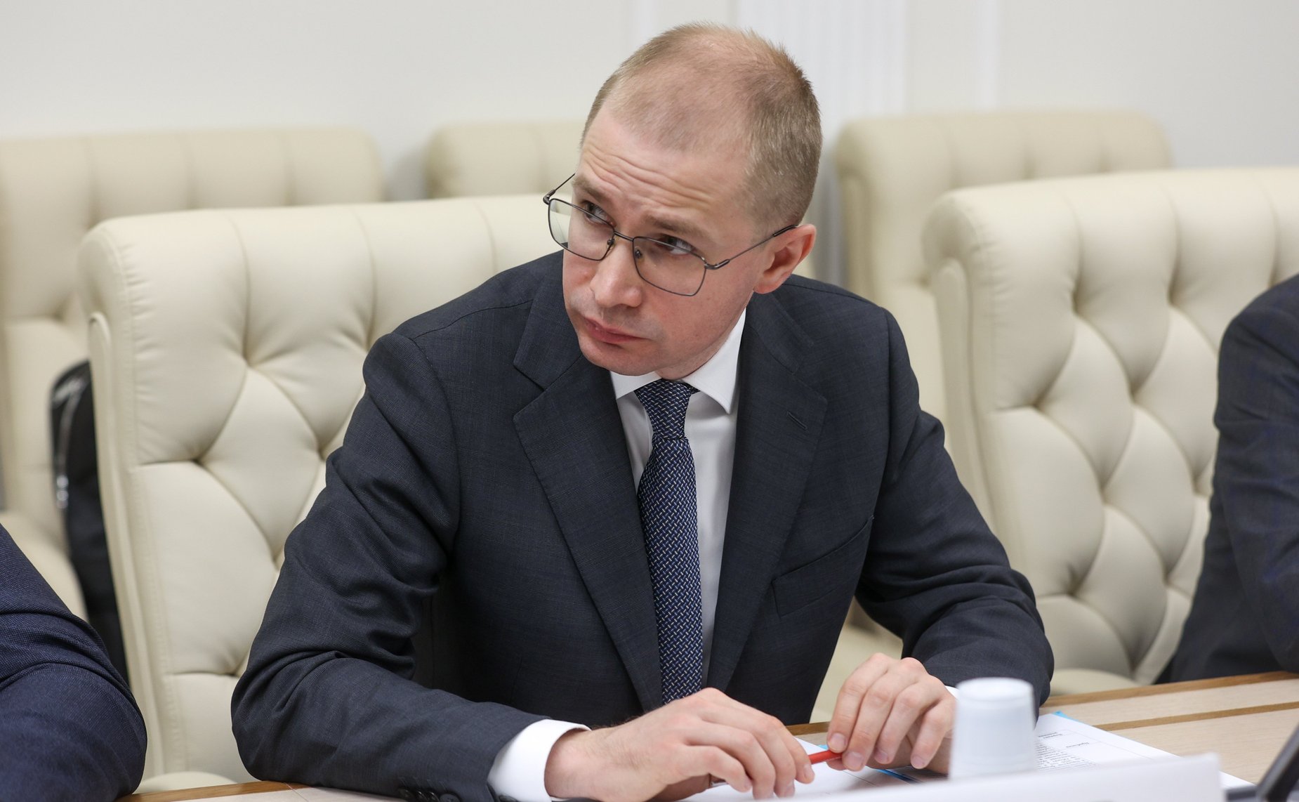 А. Хапочкин провел совещание по повышению транспортной доступности Сахалинской области А. Хапочкин провел совещание по повышению транспортной доступности Сахалинской области