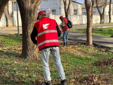 Олег Каторгин: Более 200 человек ежедневно выходят на уборку городских улиц и межквартальных пространств