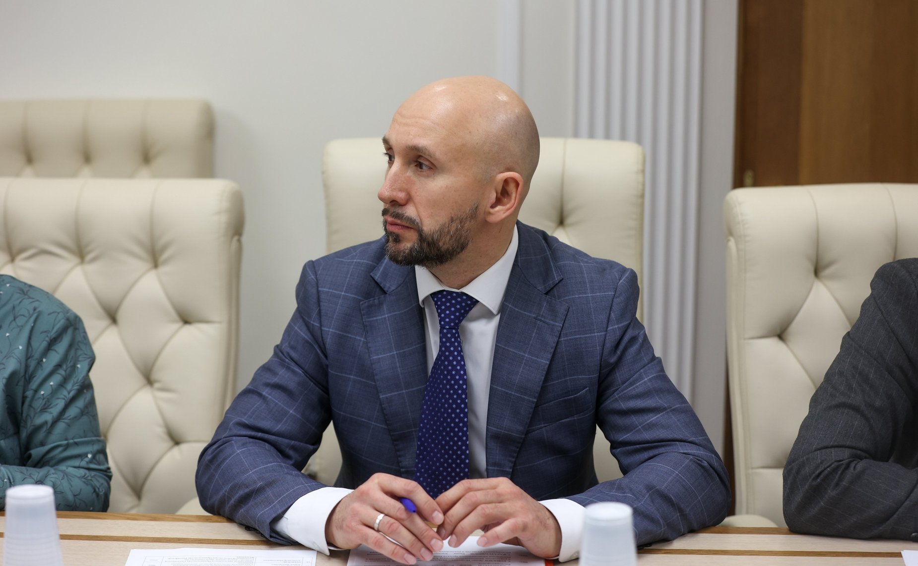 А. Хапочкин провел совещание по повышению транспортной доступности Сахалинской области А. Хапочкин провел совещание по повышению транспортной доступности Сахалинской области