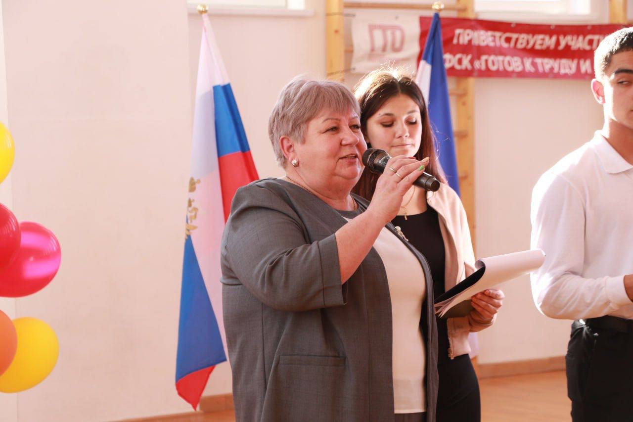 Ольга Урайкина: Сегодня в МБОУ «Маловидненская средняя общеобразовательная школа имени Селимова Мустафы Вейсовича», приняла участие в торжественном открытии муниципального фестиваля Всероссийского физкультурно-спортивного... Ольга Урайкина: Сегодня в МБОУ «Маловидненская средняя общеобразовательная школа имени Селимова Мустафы Вейсовича», приняла участие в торжественном открытии муниципального фестиваля Всероссийского физкультурно-спортивного...