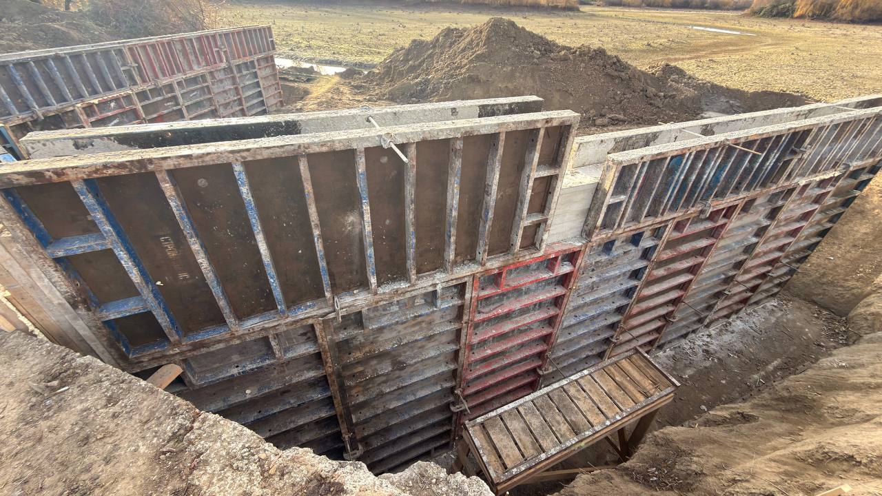 Антон Кравец: Провел мониторинг хода работ по текущему ремонту гидротехнического сооружения аварийного водосброса пруда в с.Ивановка. Данные мероприятия направлены на снижение паводковой опасности Антон Кравец: Провел мониторинг хода работ по текущему ремонту гидротехнического сооружения аварийного водосброса пруда в с.Ивановка. Данные мероприятия направлены на снижение паводковой опасности