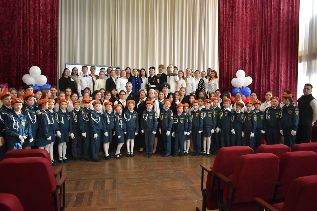 В Симферополе состоялась встреча молодежи с Героем России Артемом Катунькиным В Симферополе состоялась встреча молодежи с Героем России Артемом Катунькиным