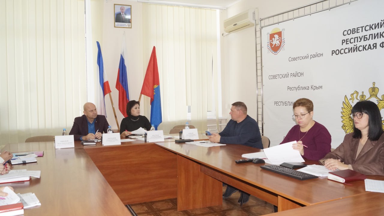 Александр Харламов: Сегодня провел заседание Межведомственной рабочей группы по противодействию нелегальной занятости в муниципальном образовании Советский район Республики Крым
