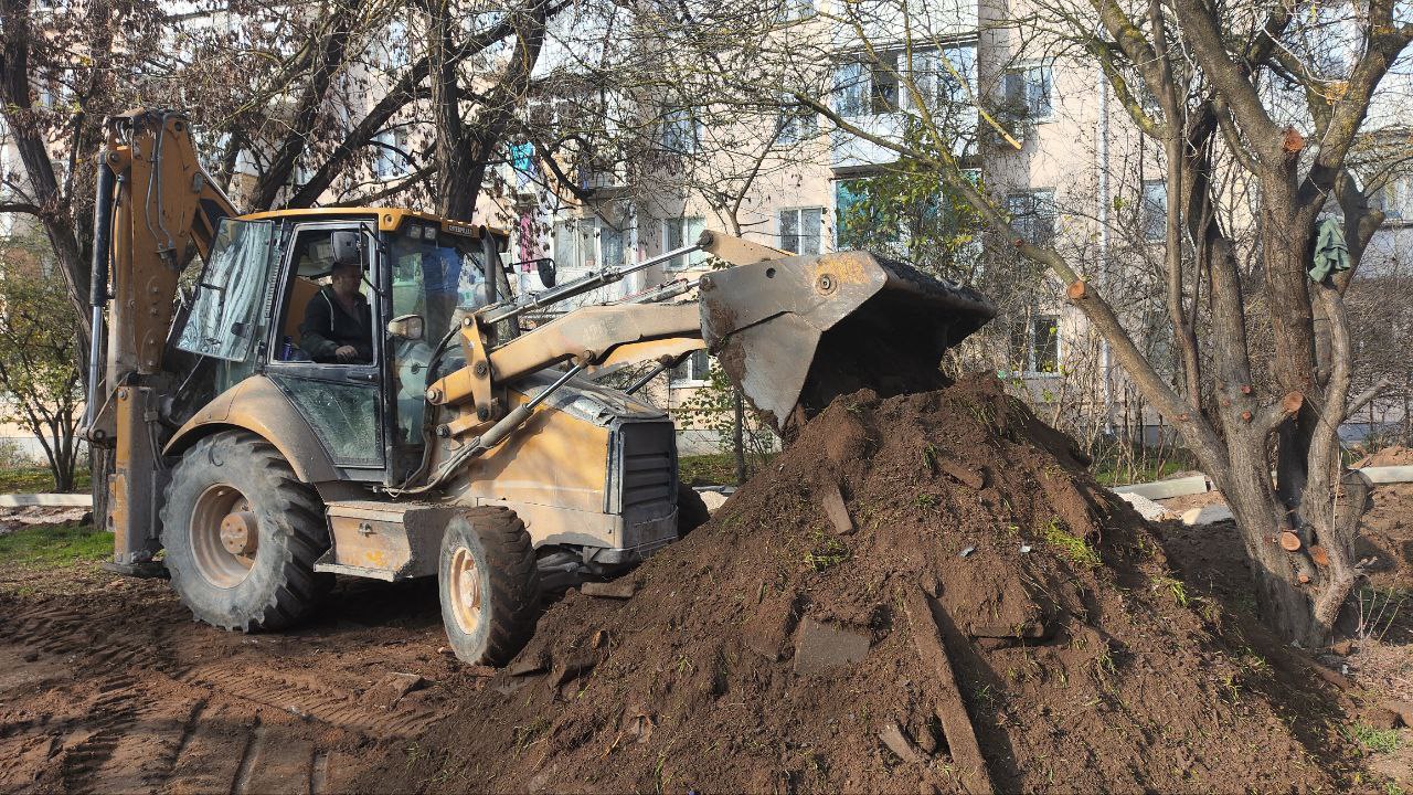Олег Каторгин: В Керчи приступили к ремонту тротуаров внутри жилого квартала в районе Аршинцево Олег Каторгин: В Керчи приступили к ремонту тротуаров внутри жилого квартала в районе Аршинцево