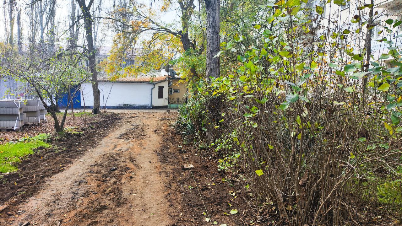 Олег Каторгин: В Керчи приступили к ремонту тротуаров внутри жилого квартала в районе Аршинцево Олег Каторгин: В Керчи приступили к ремонту тротуаров внутри жилого квартала в районе Аршинцево