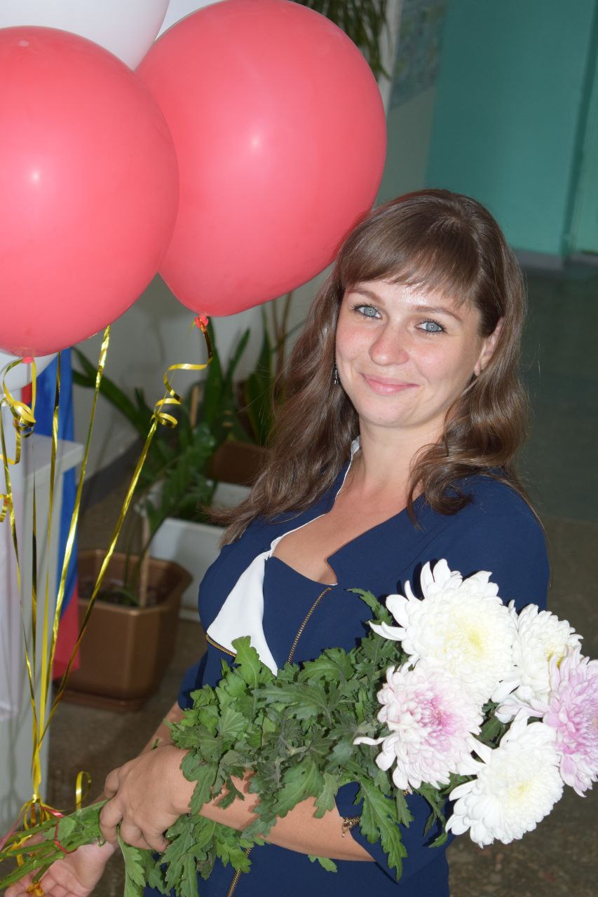 Анжелика Ястребова: Сегодня свой день рождения празднует глава администрации Верхореченского сельского поселения Ксения Османова!