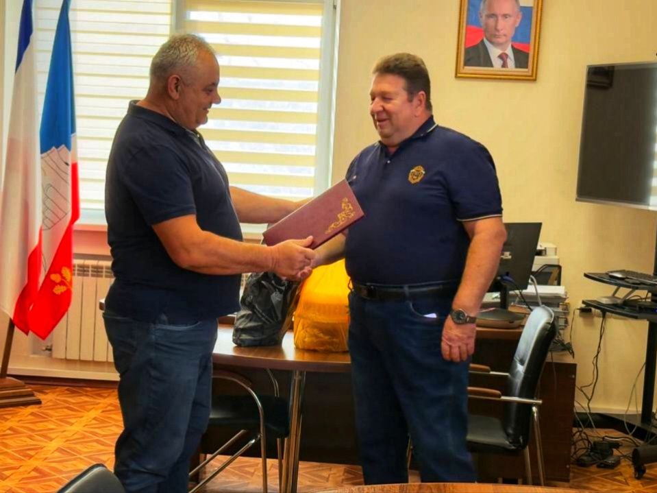 Валентина Биджакова: Сегодня в теплой дружеской обстановке мы поздравили Станислава Ивановича Крыжановского с его замечательным юбилеем — 60-летием! Валентина Биджакова: Сегодня в теплой дружеской обстановке мы поздравили Станислава Ивановича Крыжановского с его замечательным юбилеем — 60-летием!