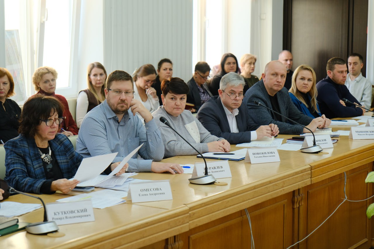 Янина Павленко: Аппаратное совещание. Уже начинаем анализировать уходящий год и ищем варианты качественно систематизировать работу по всем направлениям Янина Павленко: Аппаратное совещание. Уже начинаем анализировать уходящий год и ищем варианты качественно систематизировать работу по всем направлениям