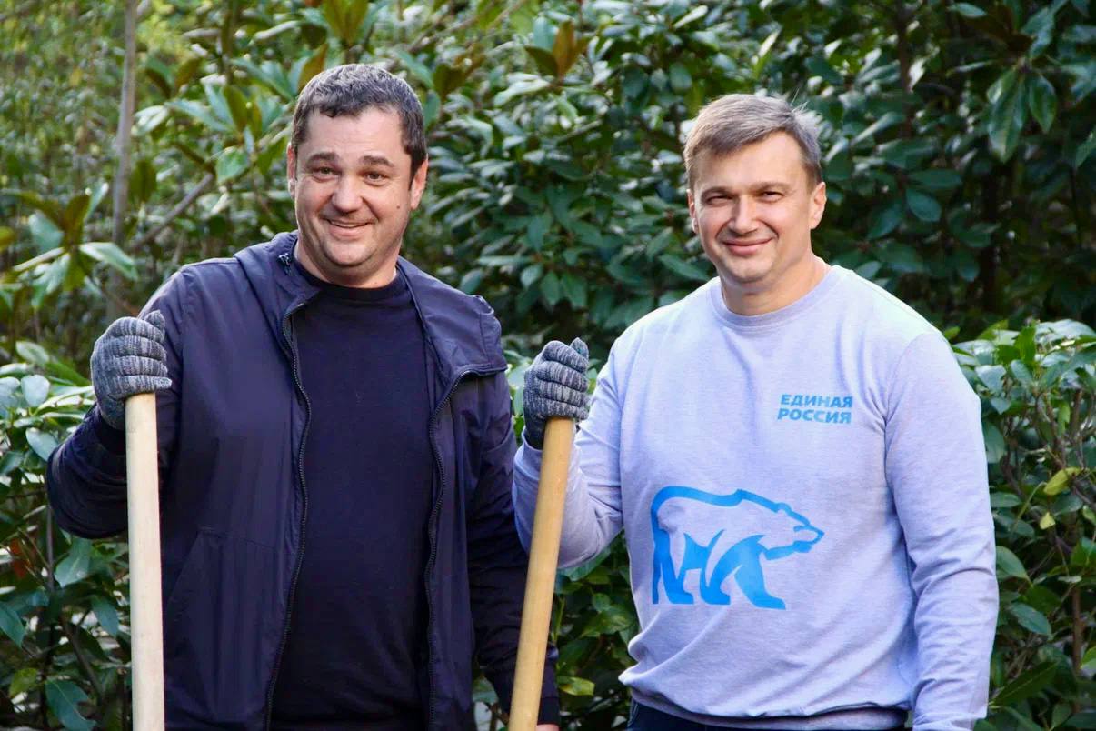 Константин Шимановский: Приморский парк озеленили 20 пальмами трех видов! Константин Шимановский: Приморский парк озеленили 20 пальмами трех видов!