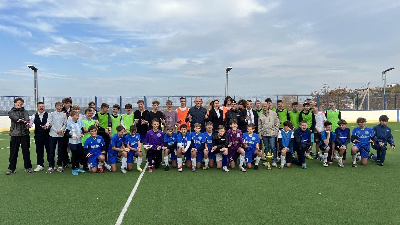 В Севастополе сотрудники полицейского наркоконтроля организовали спортивное мероприятие для школьников