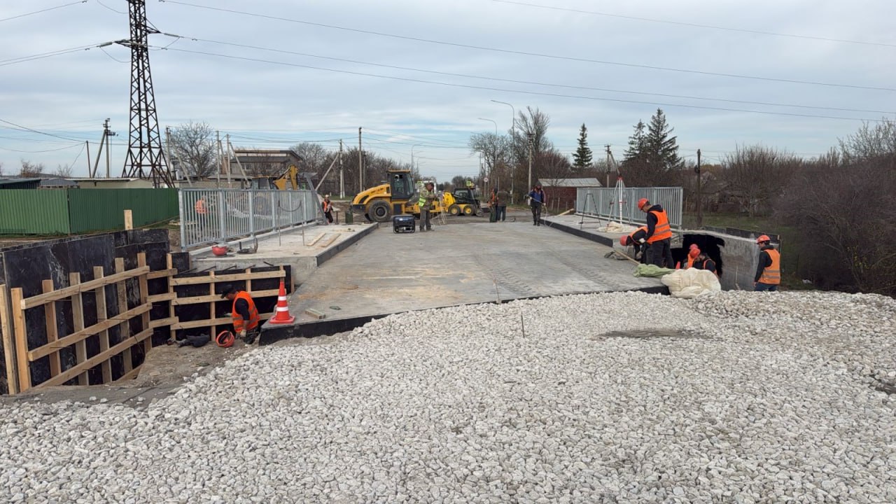 До конца года в Крыму закончат реконструкцию мостов на трех участках дорог До конца года в Крыму закончат реконструкцию мостов на трех участках дорог