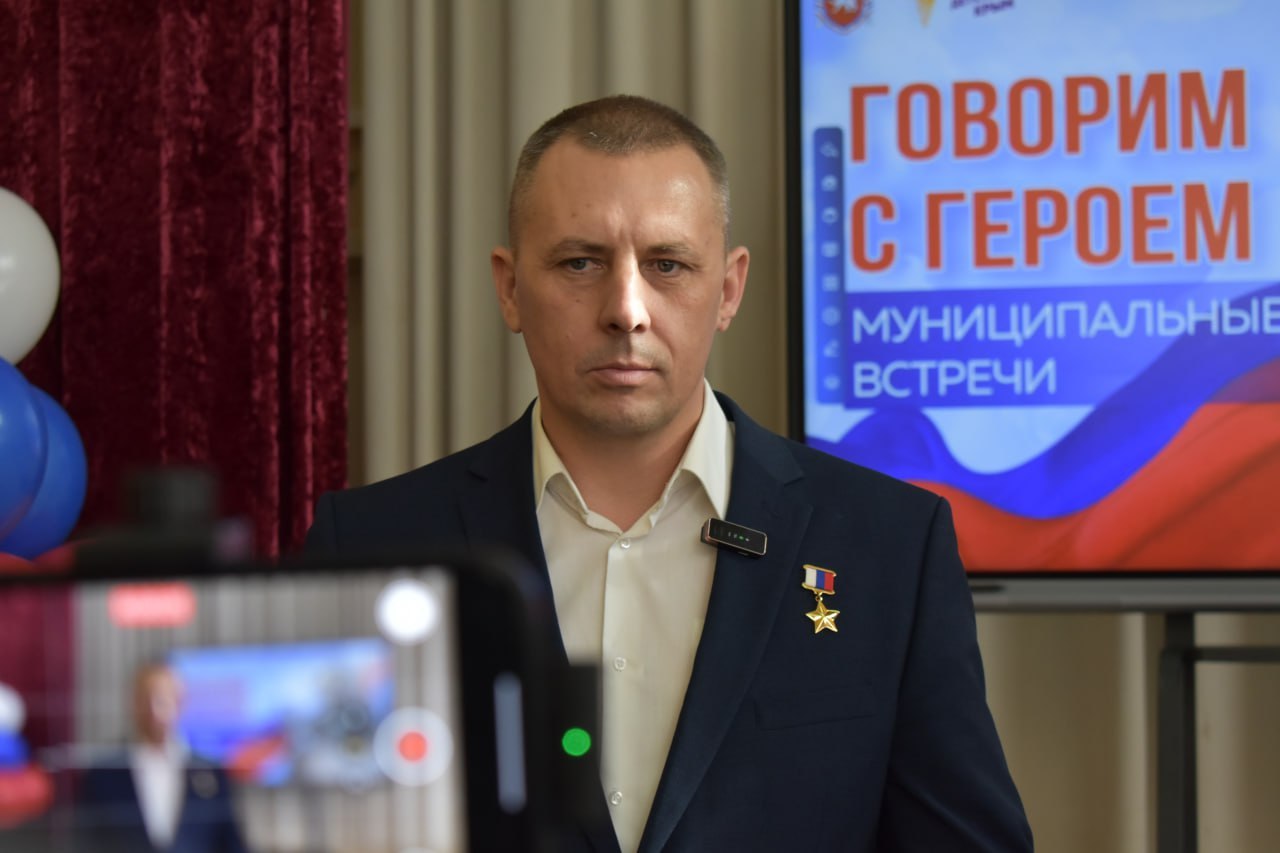 В Симферополе состоялась встреча молодежи с Героем России Артемом Катунькиным В Симферополе состоялась встреча молодежи с Героем России Артемом Катунькиным