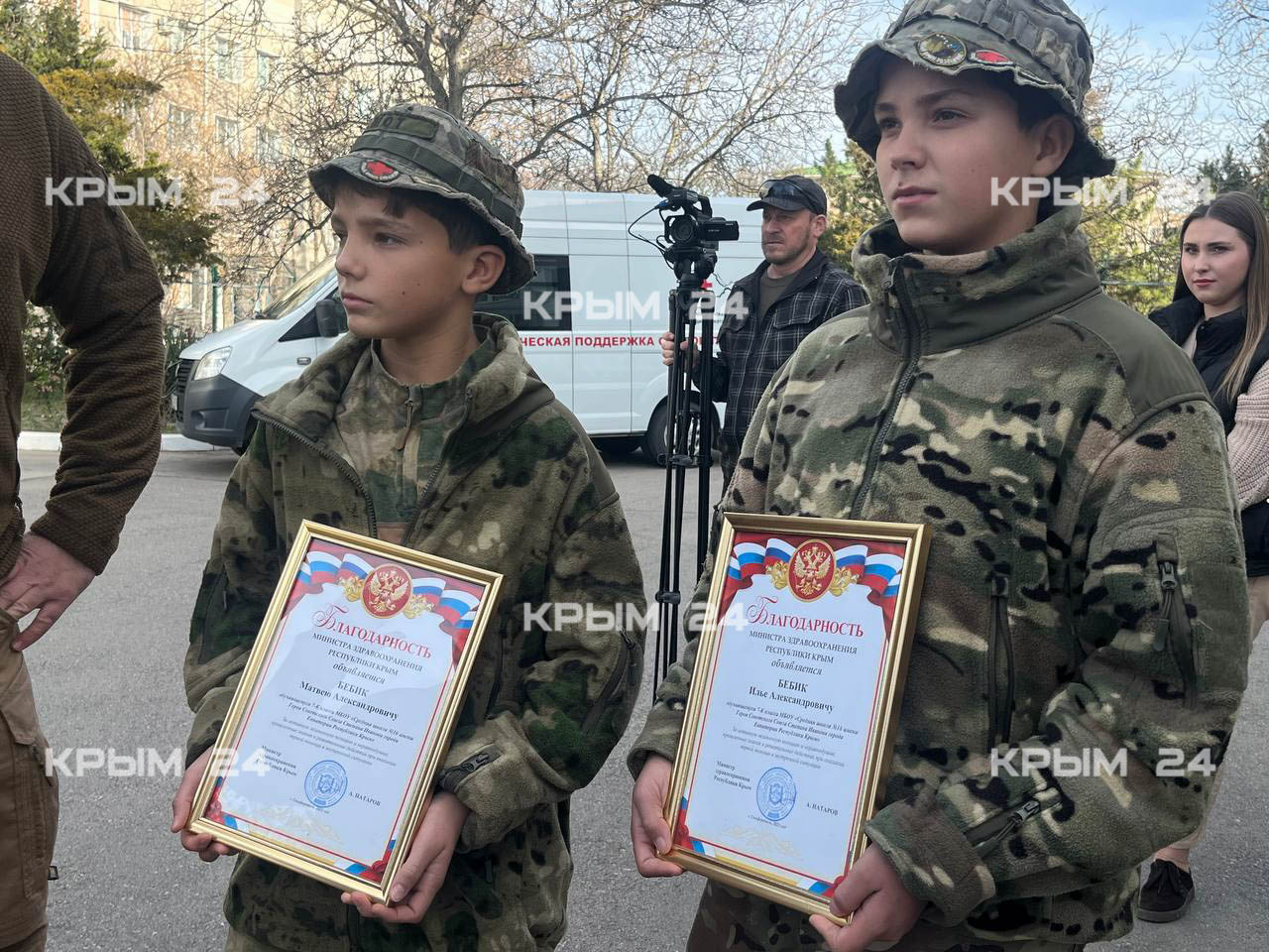 Благодарность за оказание первой помощи в ДТП вручили братьям Бебикам из Евпатории Благодарность за оказание первой помощи в ДТП вручили братьям Бебикам из Евпатории