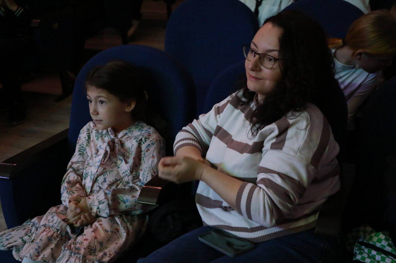 Ольга Урайкина: В преддверии Дня Матери в Бахчисарайском районном Доме культуры состоялся праздничный концерт, посвящённый всем мамам и бабушкам Ольга Урайкина: В преддверии Дня Матери в Бахчисарайском районном Доме культуры состоялся праздничный концерт, посвящённый всем мамам и бабушкам