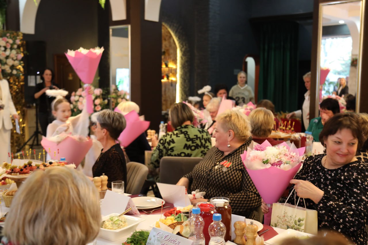 Галина Огнёва: В преддверии Дня матери состоялась очень душевная и важная для всех нас встреча Галина Огнёва: В преддверии Дня матери состоялась очень душевная и важная для всех нас встреча