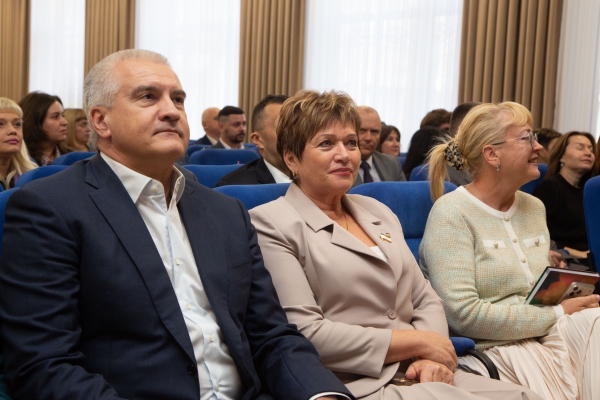 Алла Пономаренко поздравила работников налоговых органов с профессиональным праздником