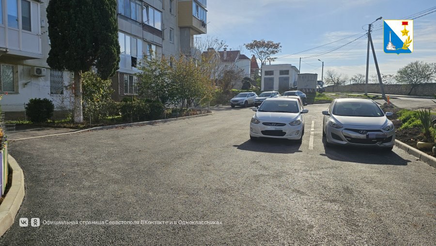 На улице Мечникова завершили ремонт внутриквартальной дороги и тротуаров