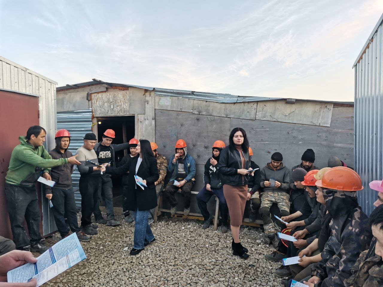 В Феодосийском округе продолжается разъяснительная работа с трудовыми мигрантами В Феодосийском округе продолжается разъяснительная работа с трудовыми мигрантами