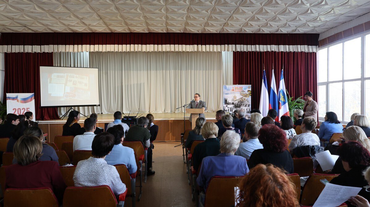 Олег Лобов: необходимо развивать и укреплять взаимодействие архивов и школ в изучении истории Крыма