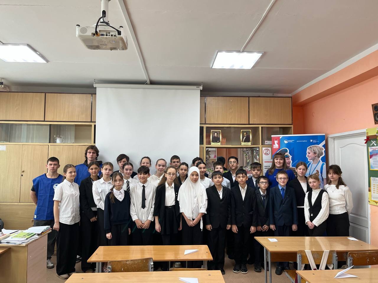 В преддверии Дня Неизвестного солдата в МБОУ «Гимназия №11 им. К.А. Тренёва» города Симферополя для учащихся 6-Д класса был организован Урок мужества «Памяти Неизвестного Солдата» В преддверии Дня Неизвестного солдата в МБОУ «Гимназия №11 им. К.А. Тренёва» города Симферополя для учащихся 6-Д класса был организован Урок мужества «Памяти Неизвестного Солдата»