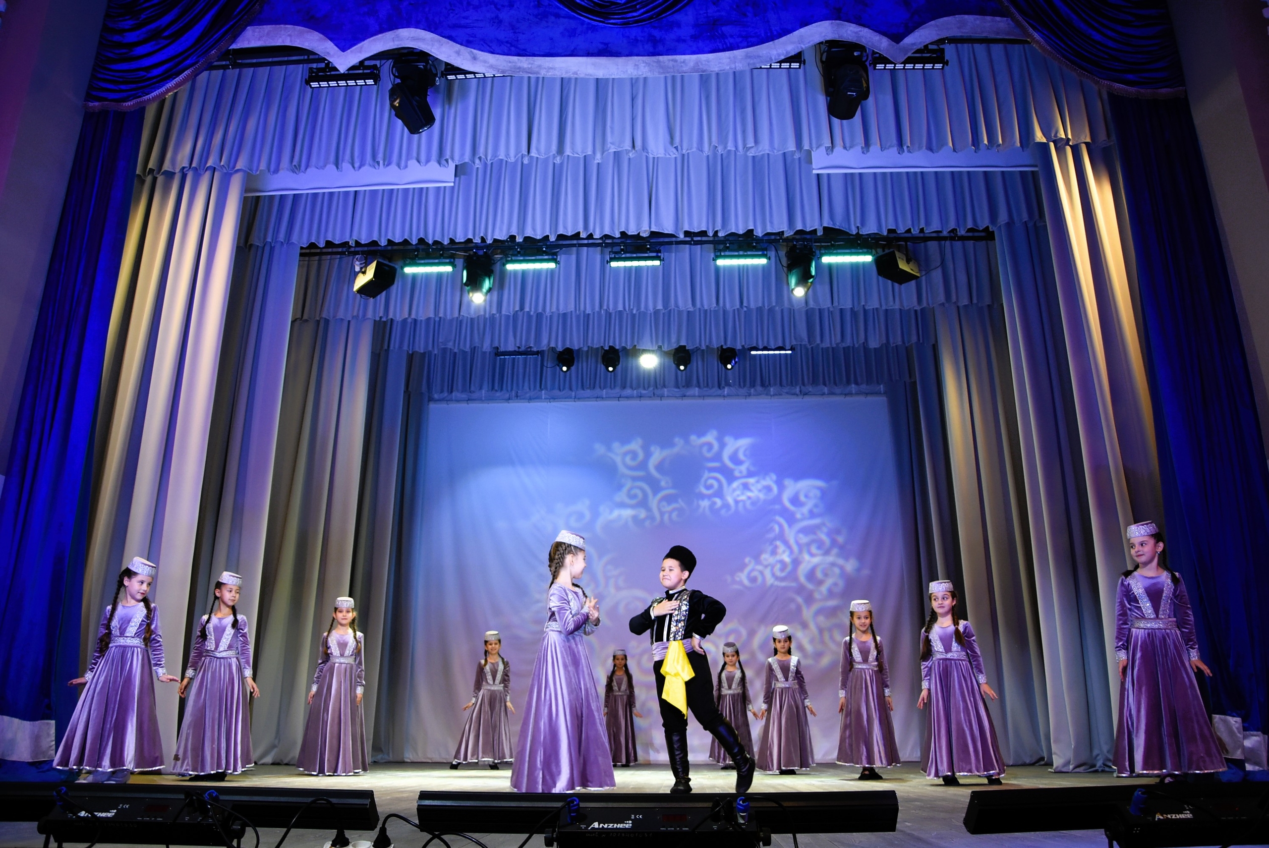 «Тепло маминых рук»: праздничный концерт, посвященный Дню матери «Тепло маминых рук»: праздничный концерт, посвященный Дню матери