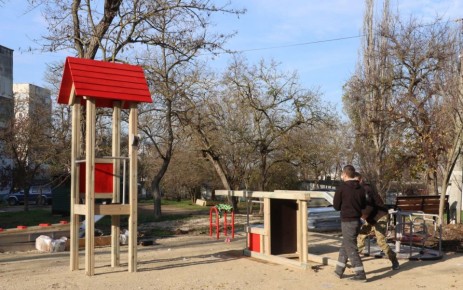 Олег Каторгин: В Керчи продолжается обновление детских площадок